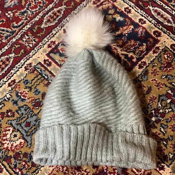 Knitted beanie hat - Picture 2 of 2